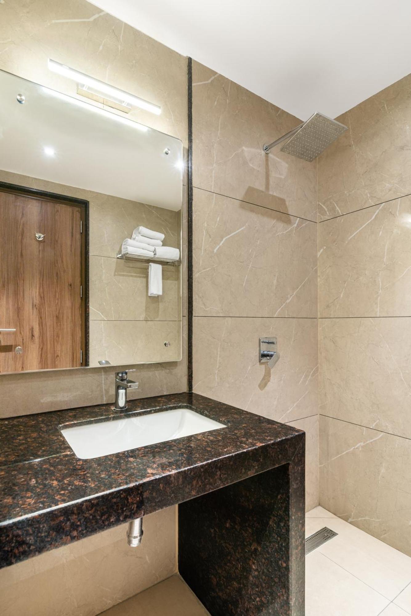 Royal Embassy Otel Erode Dış mekan fotoğraf